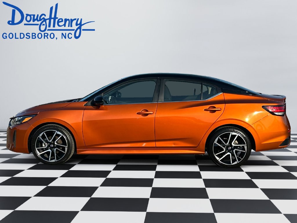 Used 2025 Nissan Sentra SR FWD image 2