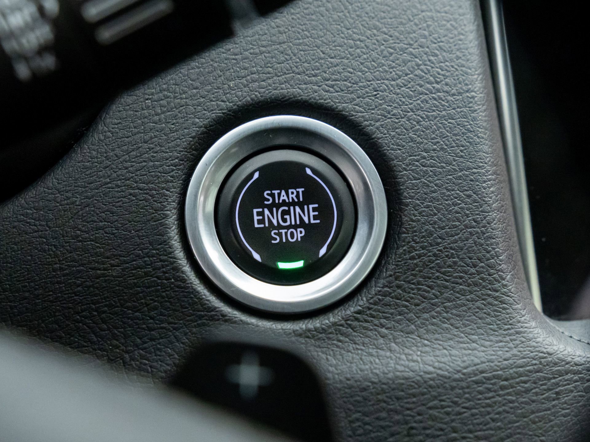 Certified 2023 Cadillac XT4 Luxury w/ Cold Weather Package image 25