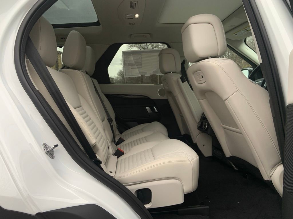 New 2025 Land Rover Discovery S image 17