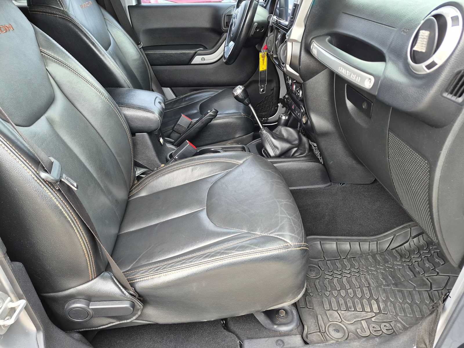 Used 2016 Jeep Wrangler Unlimited Rubicon AWD/4WD image 18