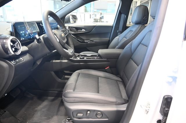 New 2026 Chevrolet Equinox LT w/ Convenience Package II FWD image 9