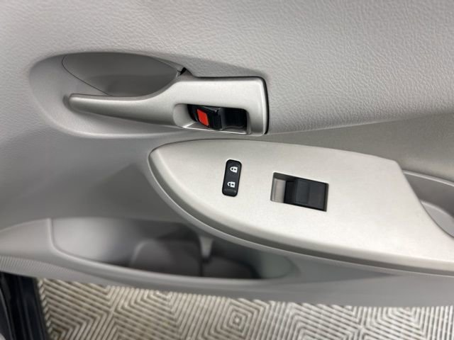 Used 2013 Toyota Corolla LE image 25