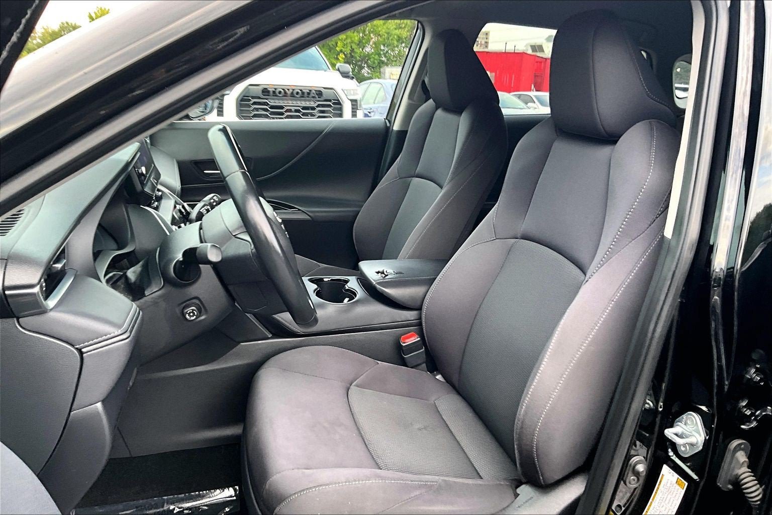 Used 2023 Toyota Venza LE AWD/4WD image 22