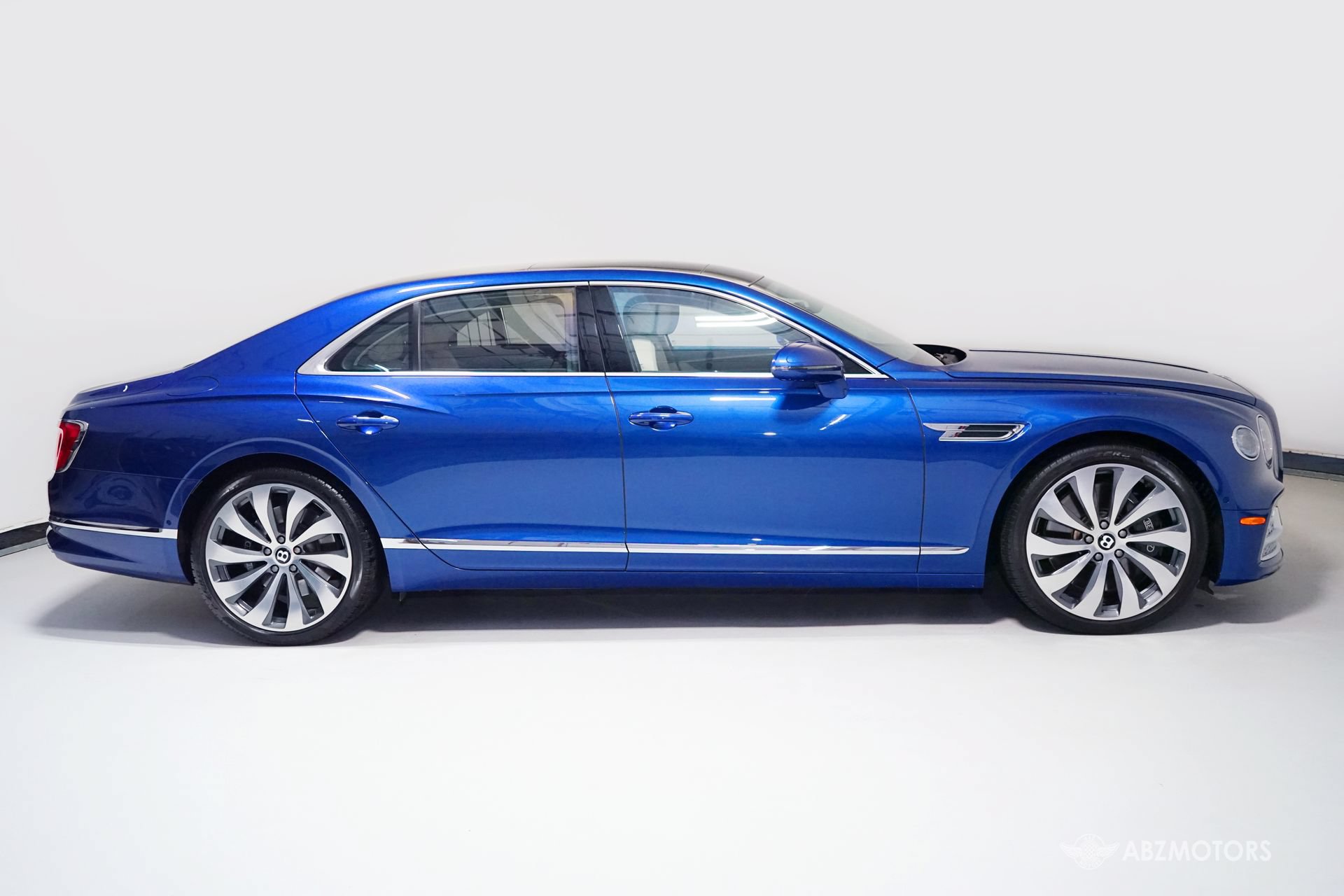 Used 2022 Bentley Flying Spur V8 AWD/4WD image 3
