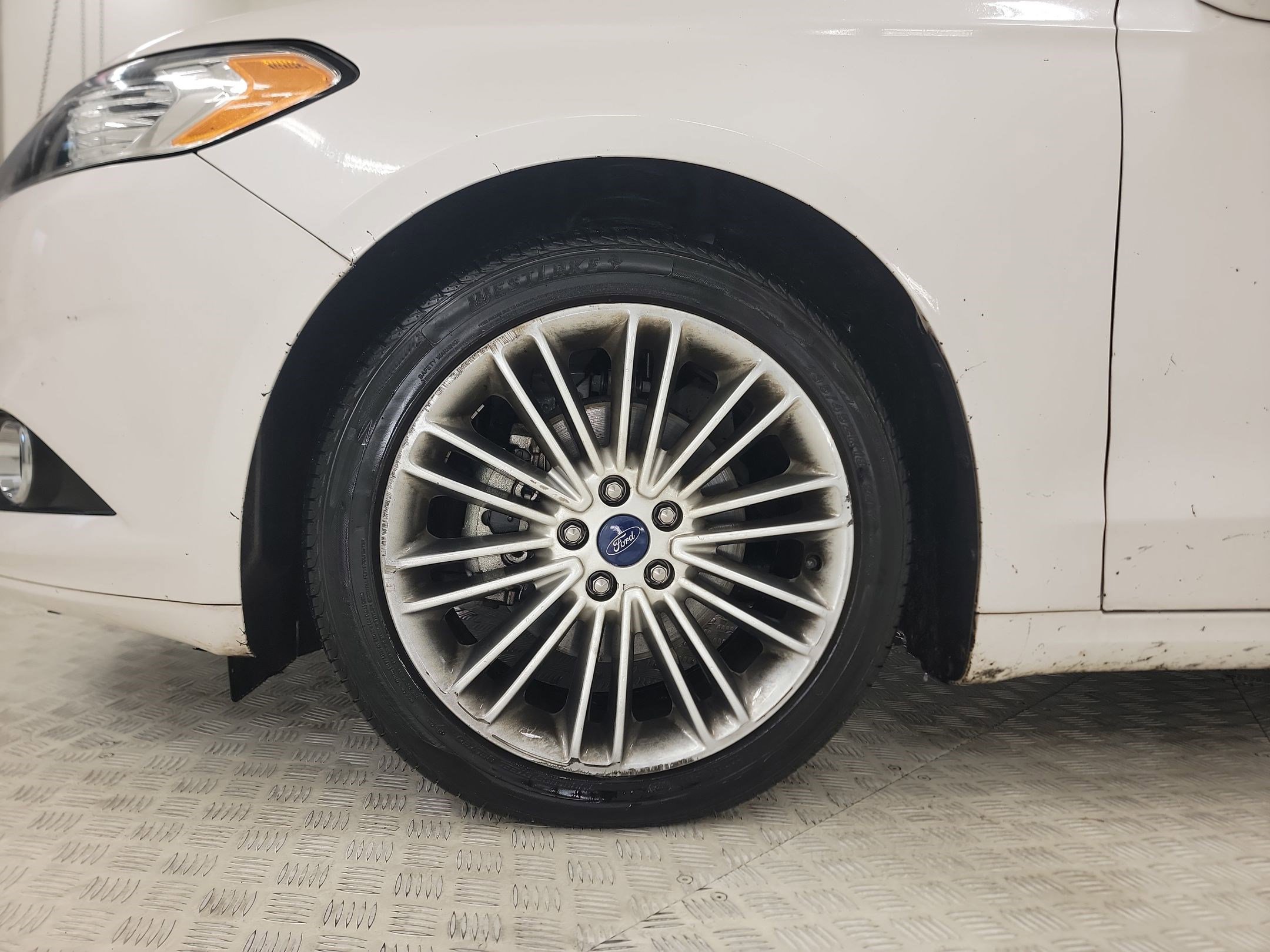 Used 2016 Ford Fusion SE w/ Equipment Group 202A FWD image 9