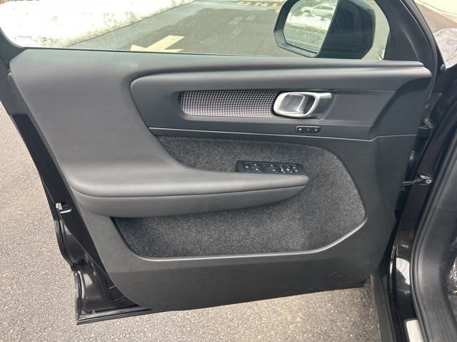 Certified 2025 Volvo XC40 B5 Plus image 16