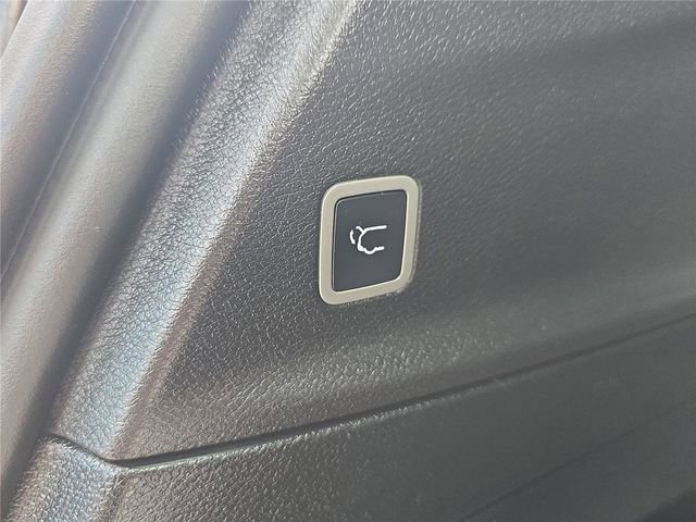 Used 2020 Chrysler Pacifica Touring-L image 10