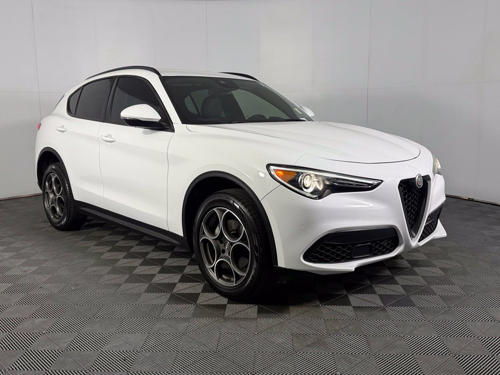 Used 2022 Alfa Romeo Stelvio Sprint RWD image 4
