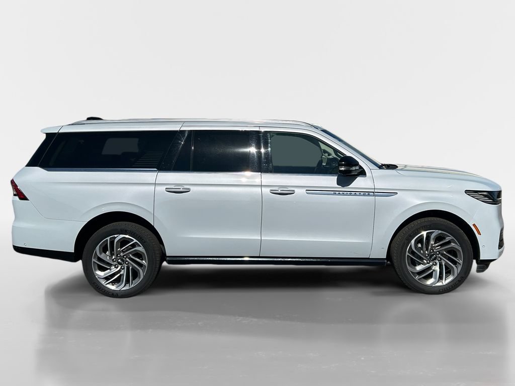 Used 2025 Lincoln Navigator L Reserve AWD/4WD image 6