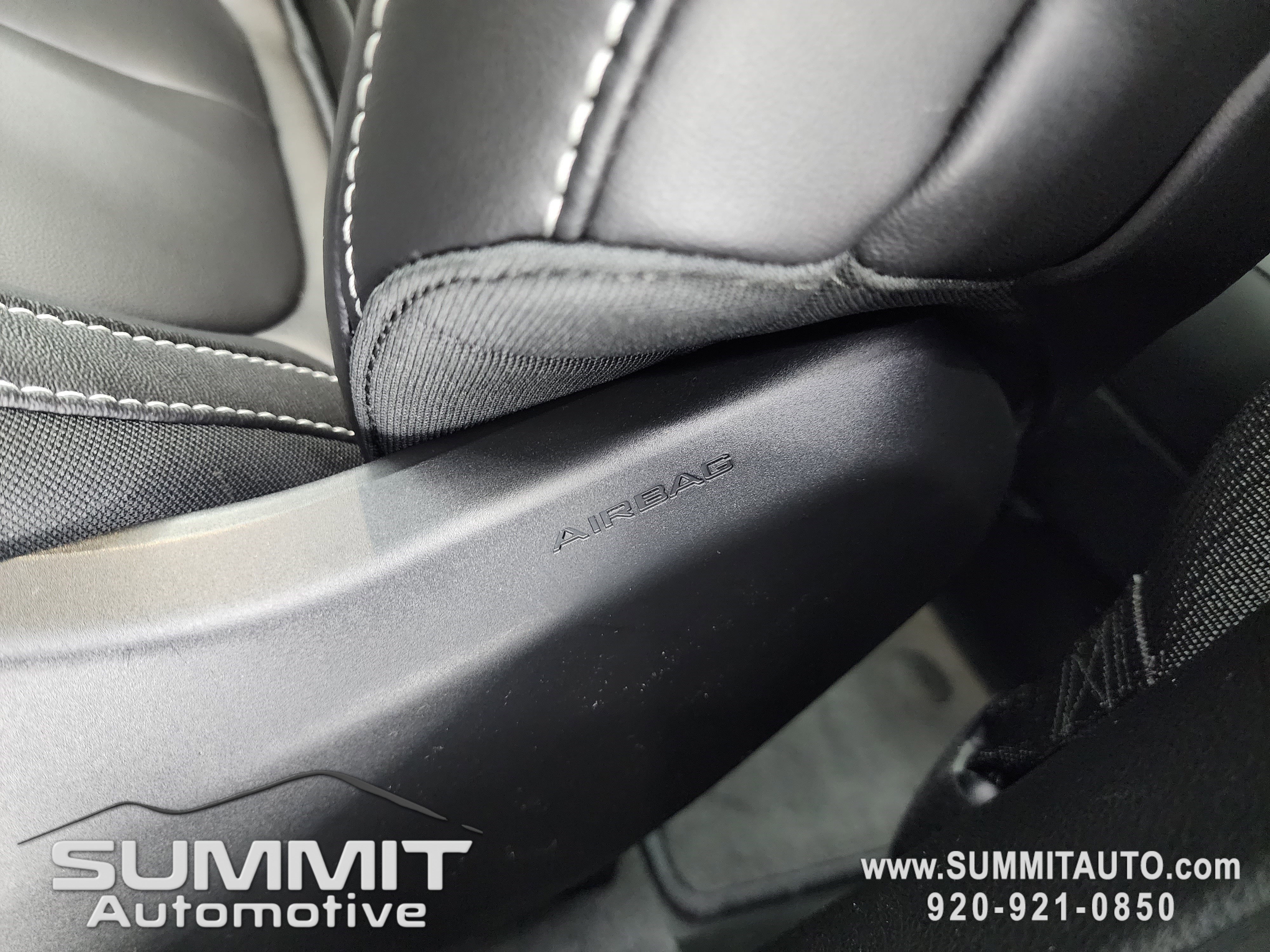 New 2025 Jeep Grand Cherokee Limited w/ Black Appearance Package image 43