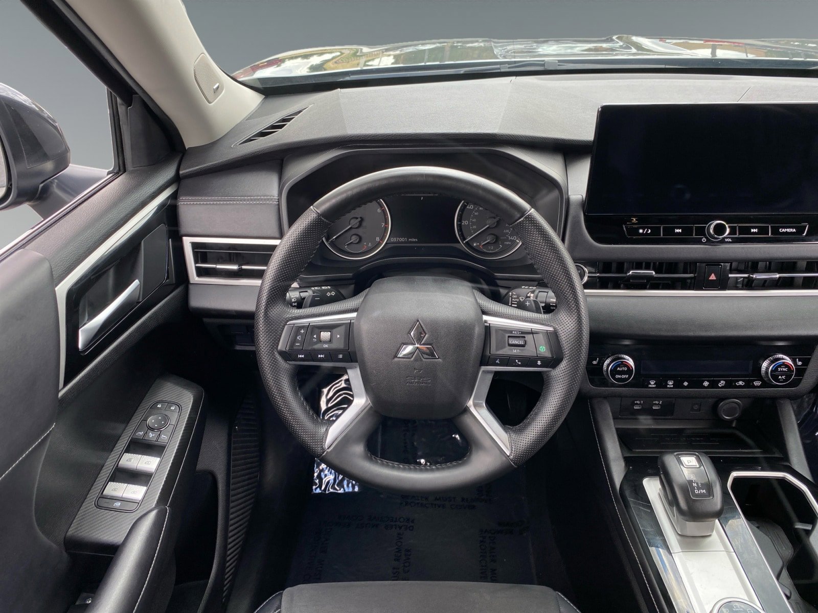Used 2025 Mitsubishi Outlander AWD image 12
