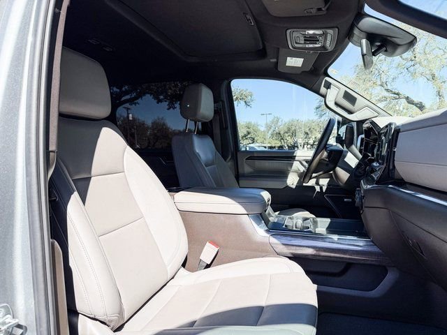 Used 2025 Chevrolet Silverado 3500 LTZ w/ LTZ Convenience Package image 12