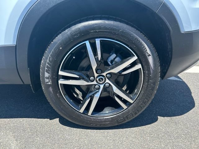 Certified 2025 Volvo XC40 B5 Core AWD/4WD image 9