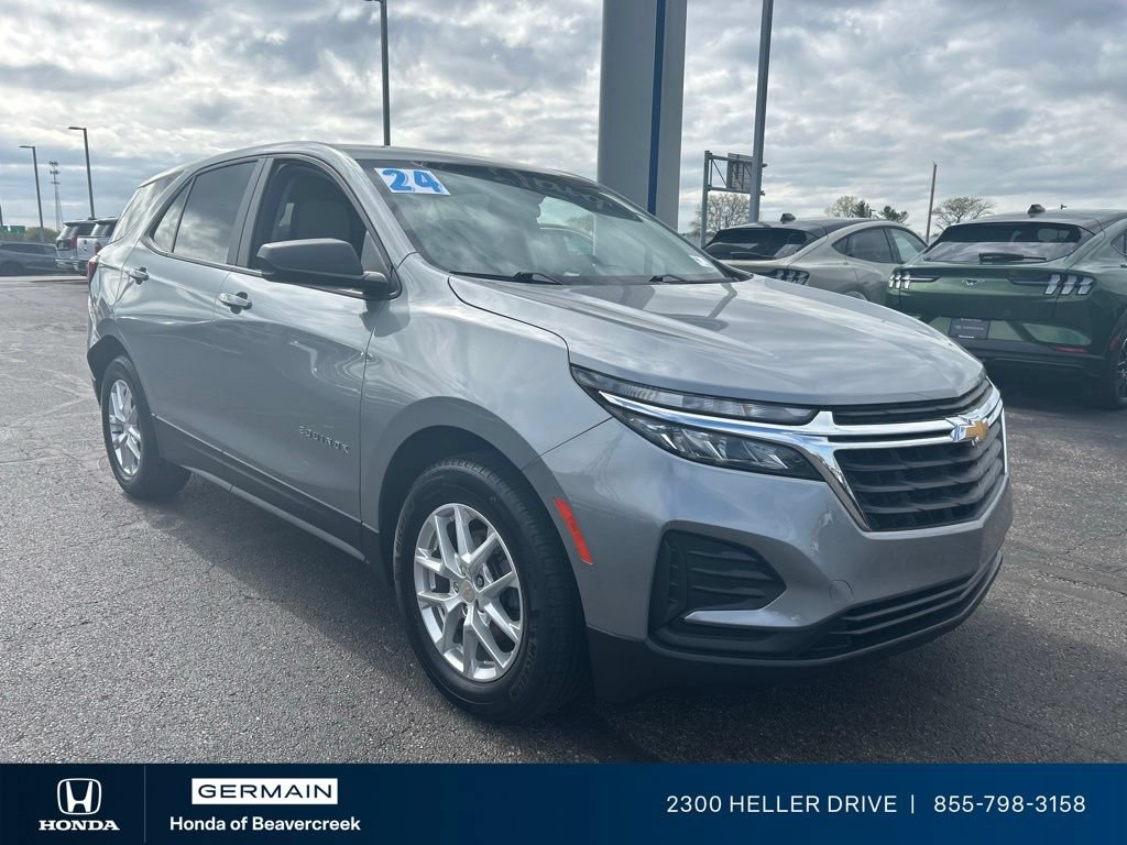 Used 2024 Chevrolet Equinox LS w/ LS Convenience Package FWD image 2