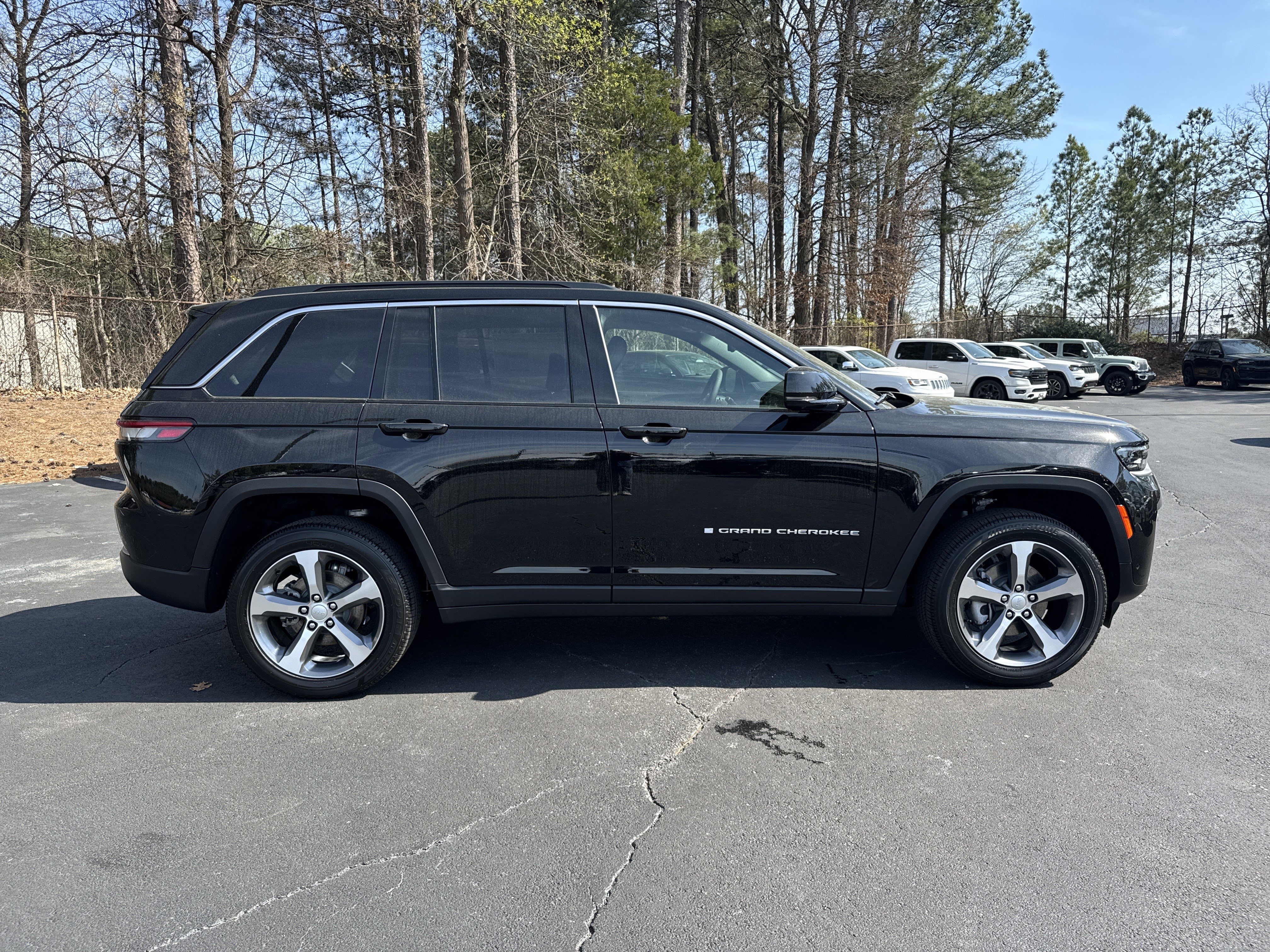 New 2026 Jeep Grand Cherokee Limited w/ Luxury Tech Group II image 9