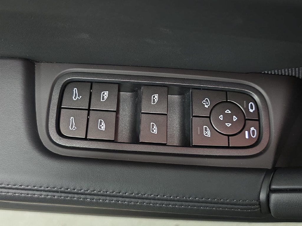 Used 2026 Porsche Cayenne S AWD/4WD image 23