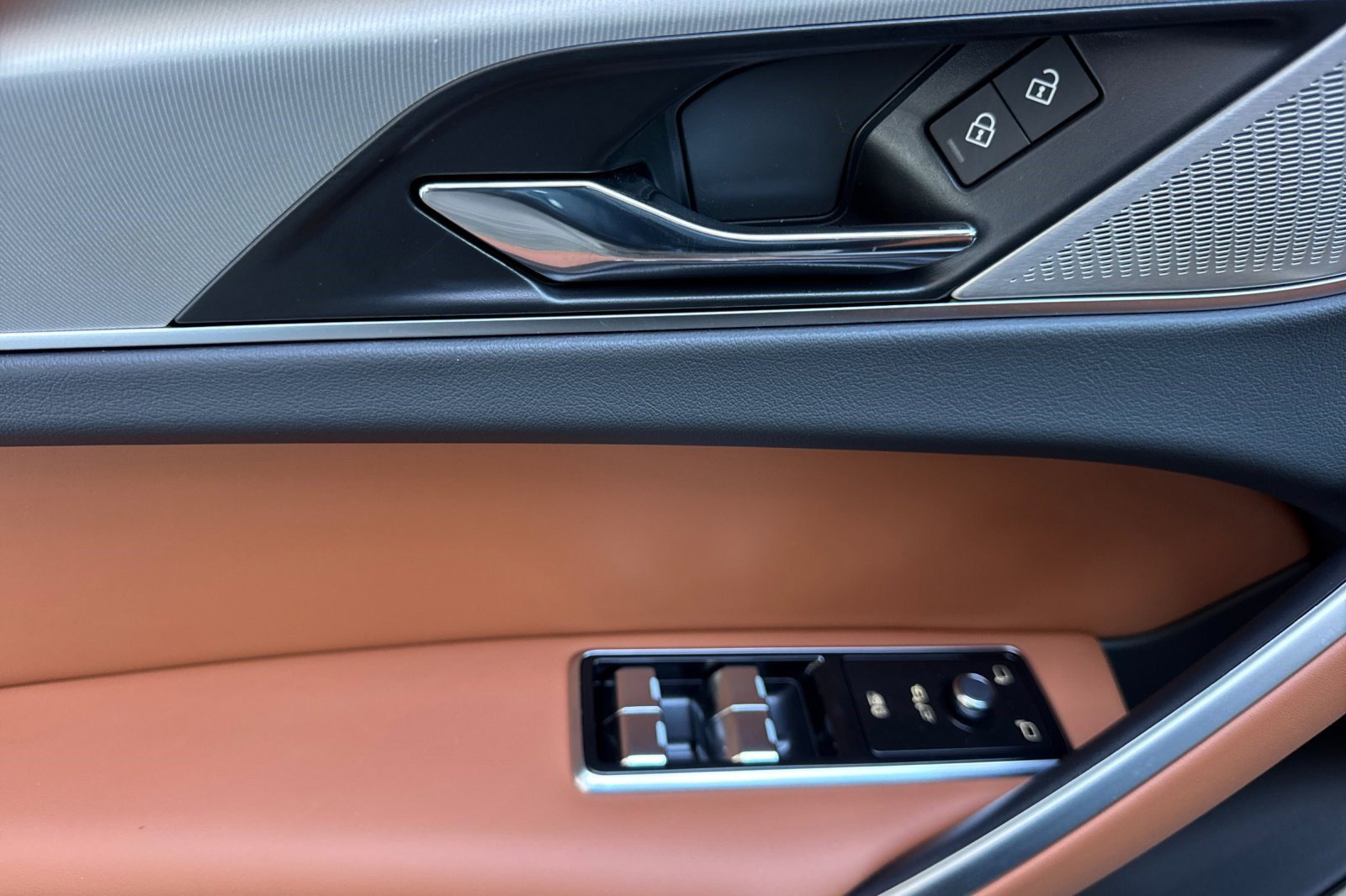 New 2026 Jaguar F-PACE R-Dynamic S image 15