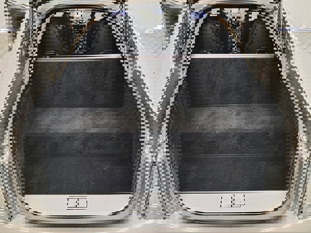 Used 2011 Aston Martin Rapide image 30