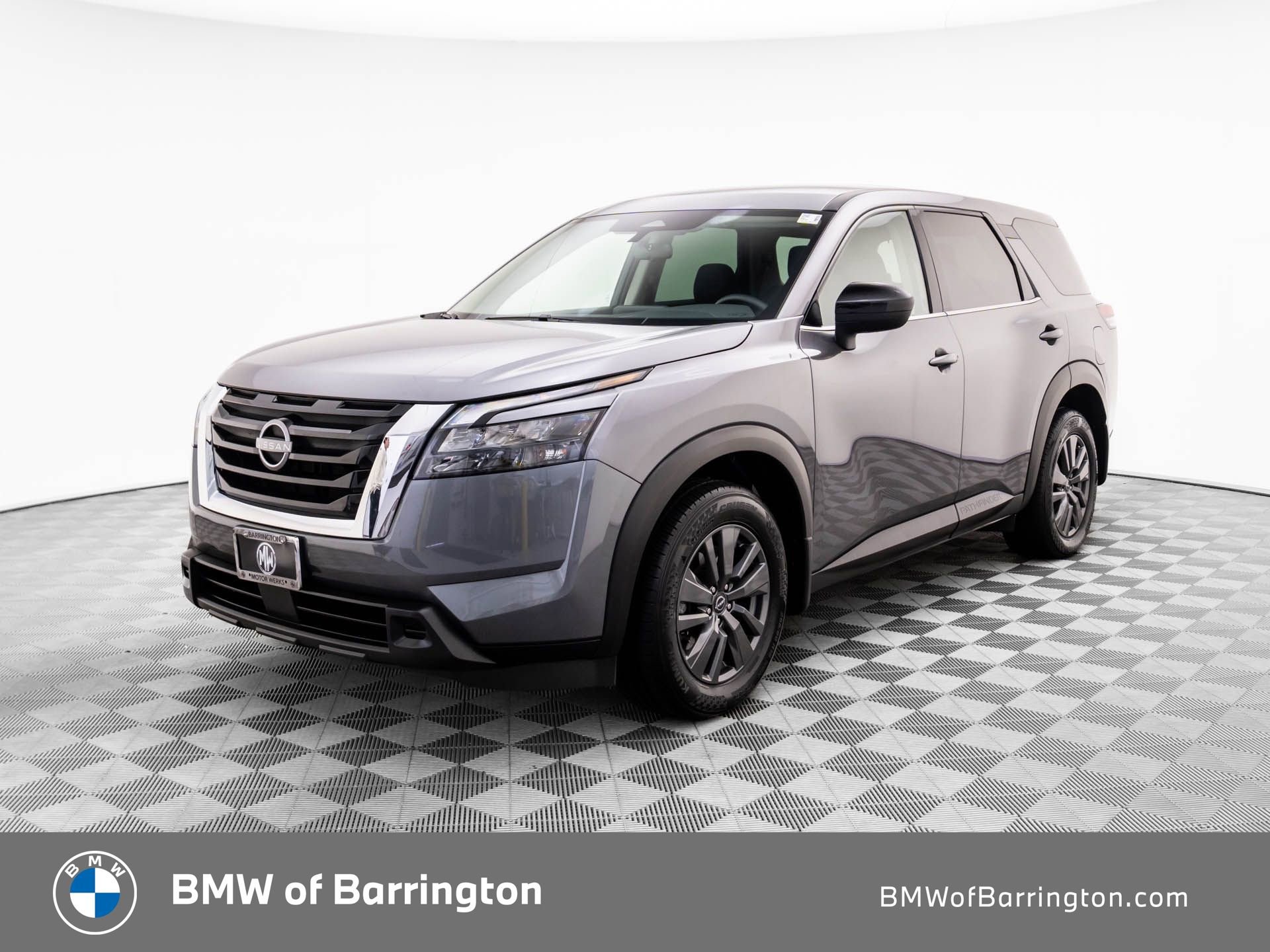 Used 2024 Nissan Pathfinder S image 1