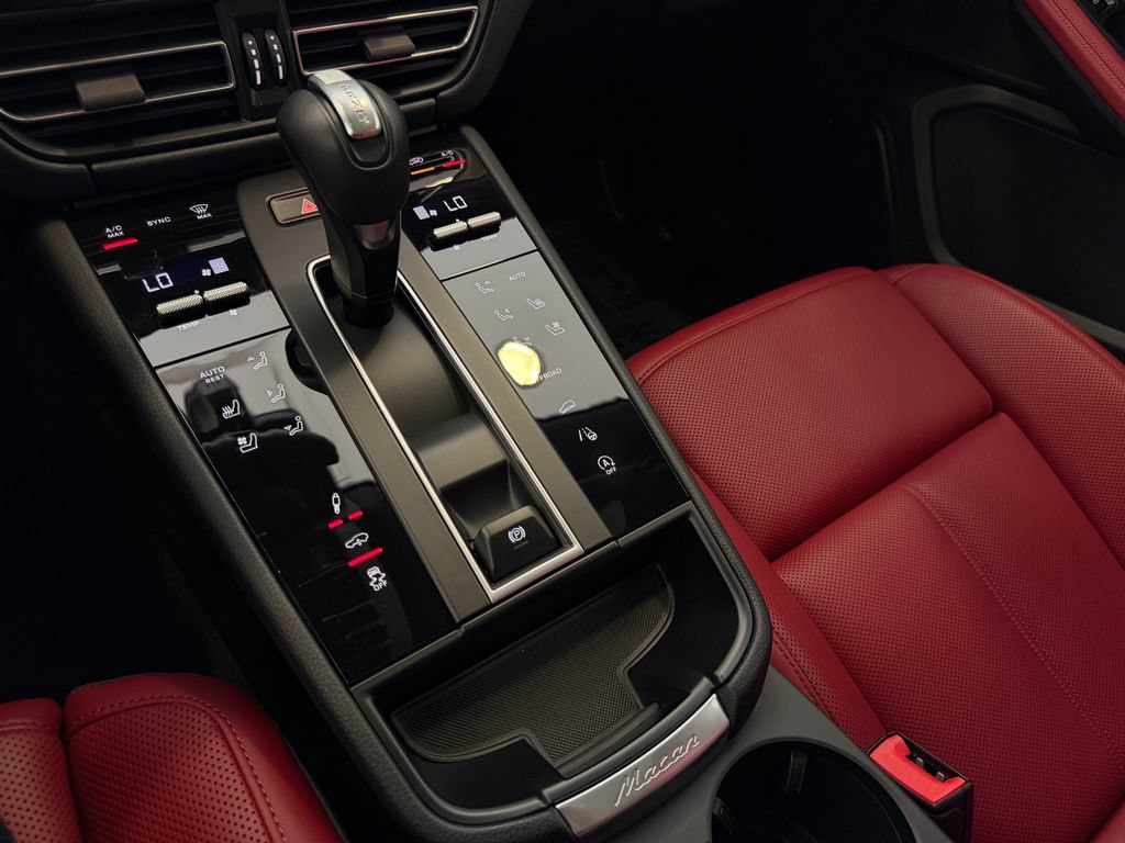 Certified 2026 Porsche Macan S AWD/4WD image 19