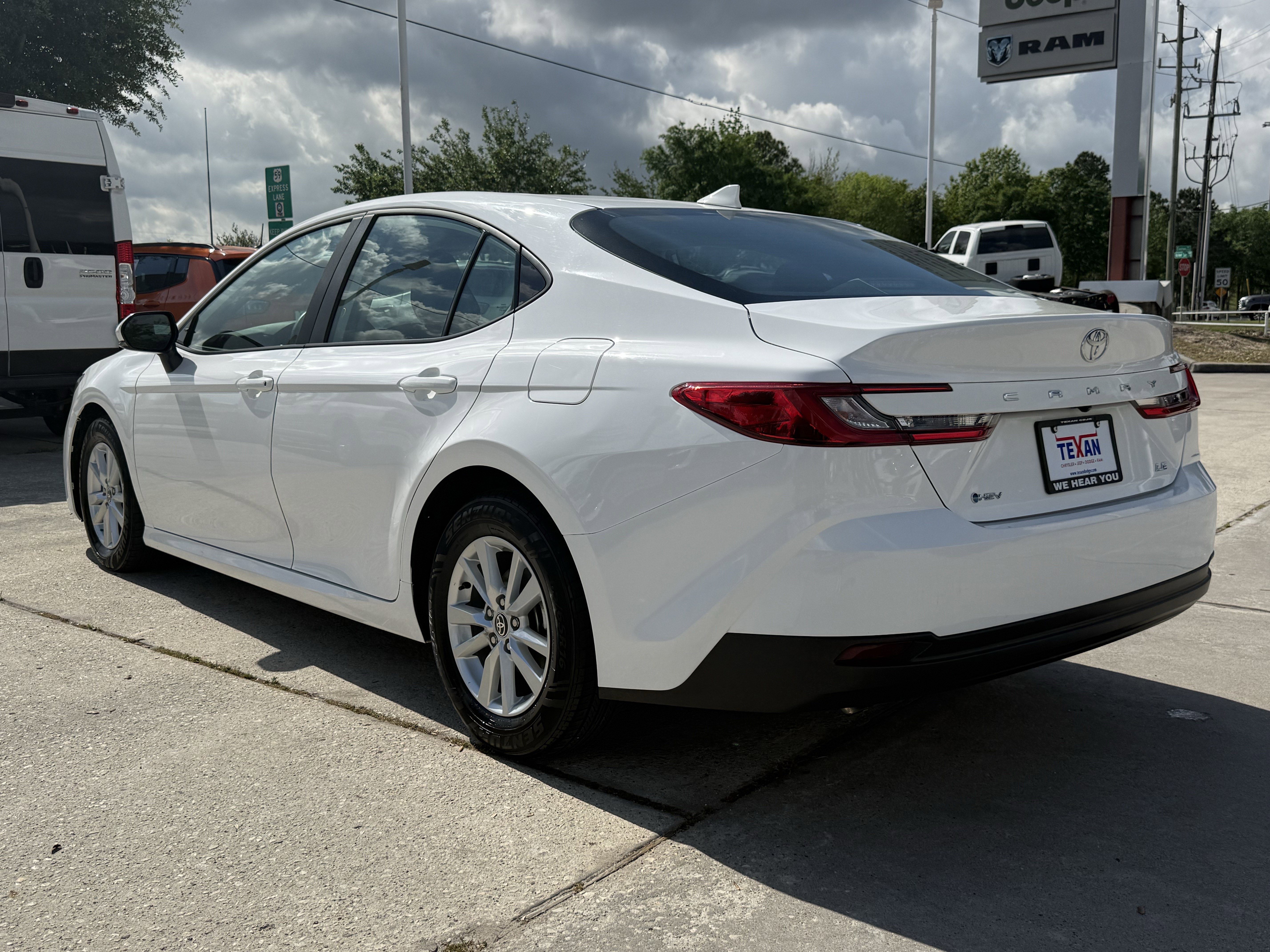 Used 2025 Toyota Camry LE FWD image 7
