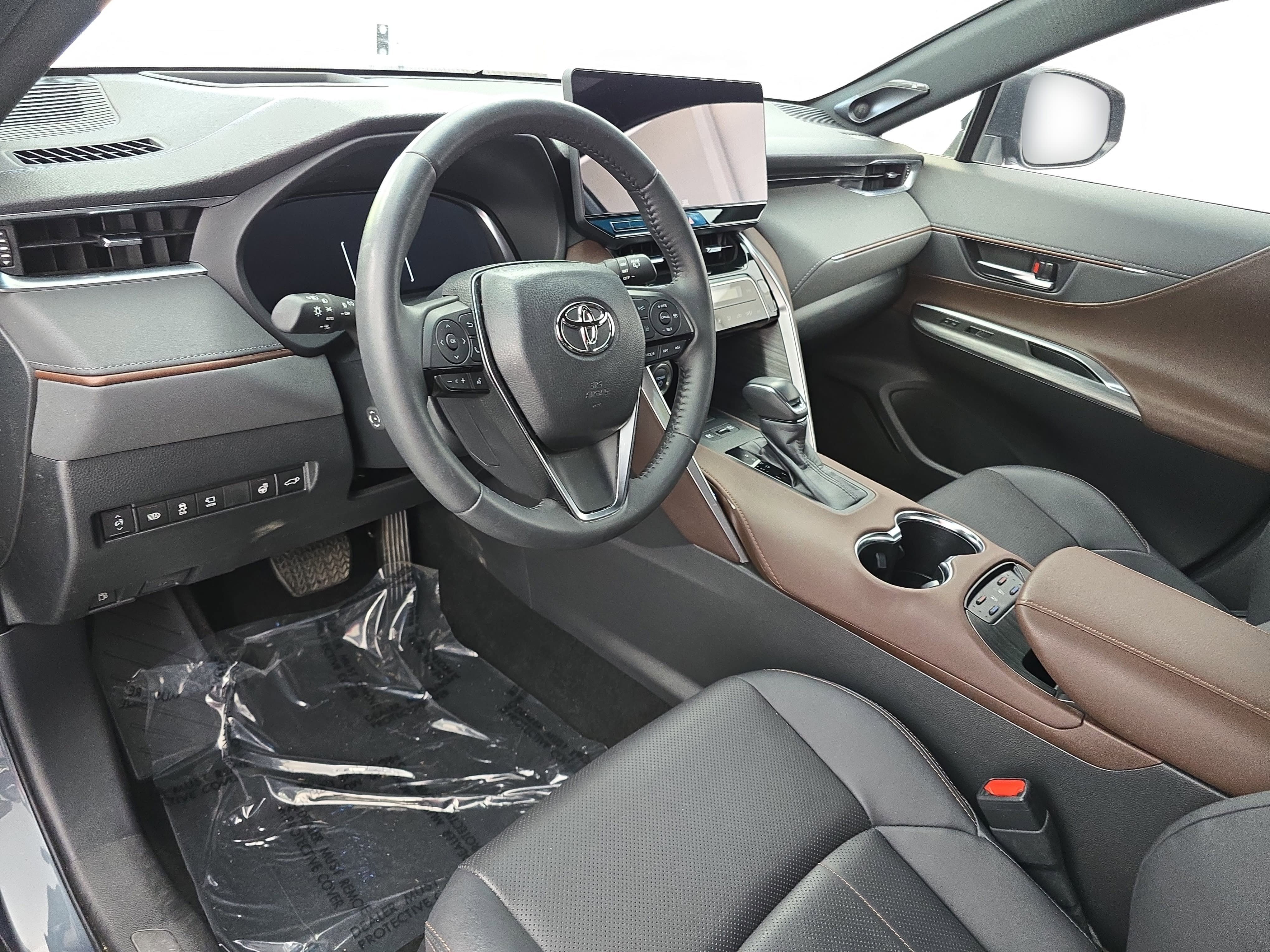 Used 2024 Toyota Venza Limited AWD/4WD image 16