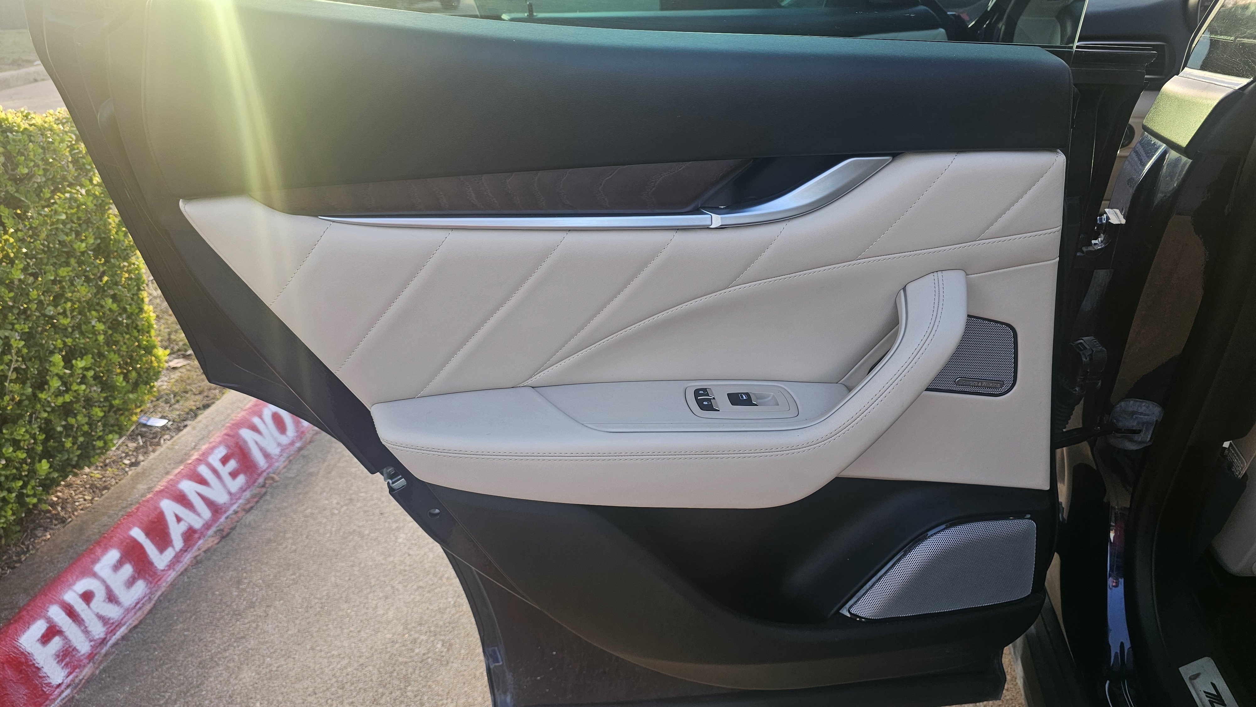 Used 2019 Maserati Levante GranLusso AWD/4WD image 29