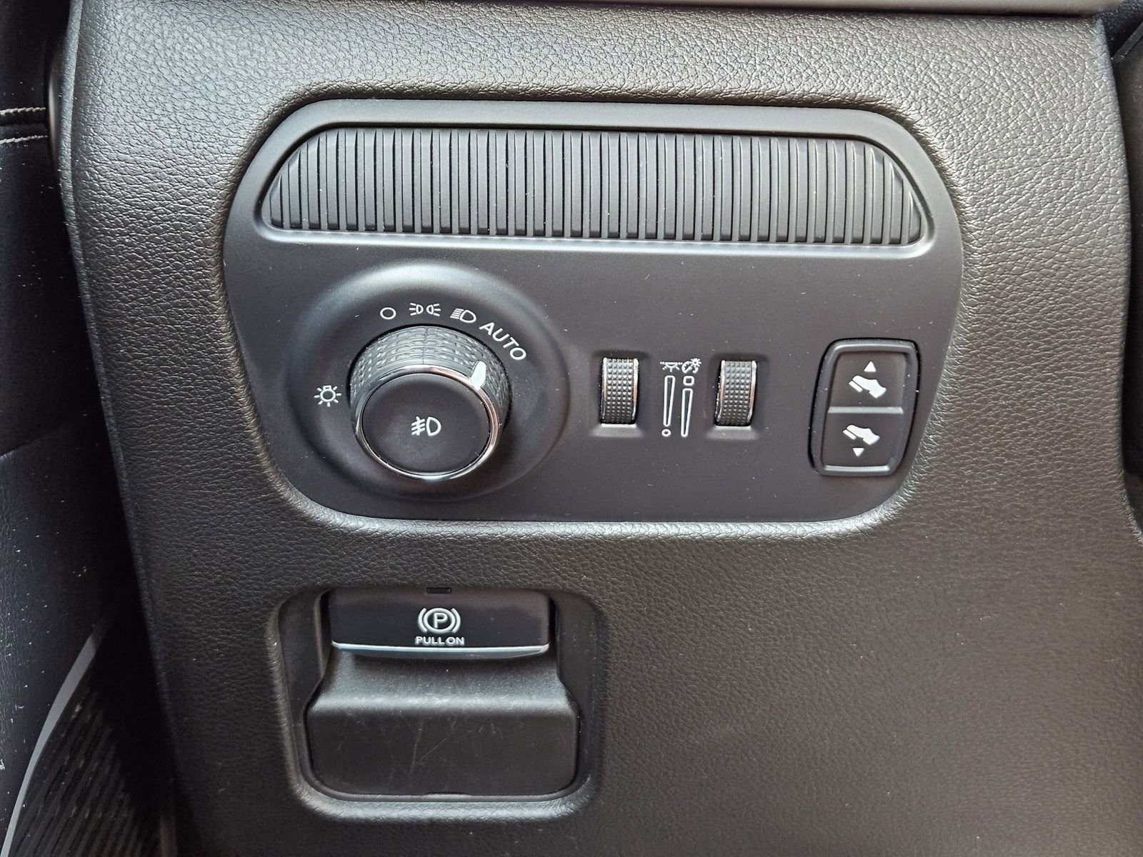 Used 2023 Jeep Wagoneer L Series III w/ Preferred Equipment Group image 56