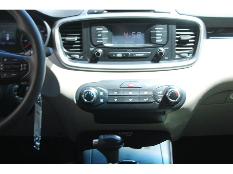 Used 2016 Kia Sorento LX AWD/4WD image 16