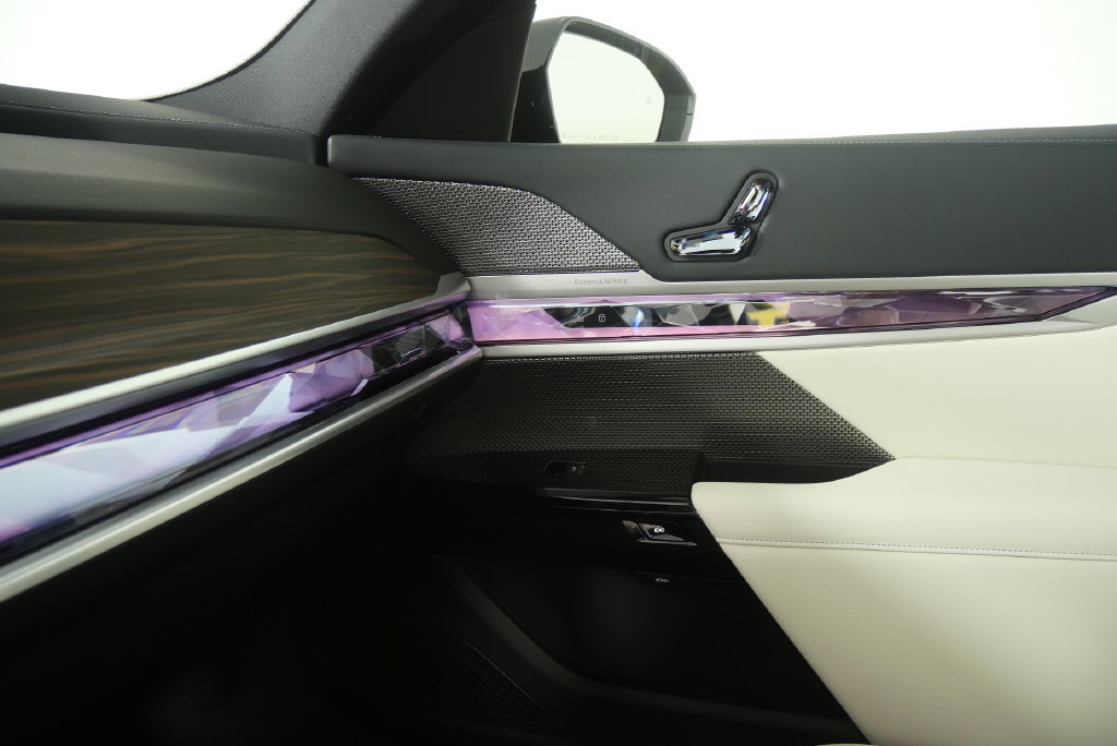 New 2026 BMW 750e xDrive AWD/4WD image 25