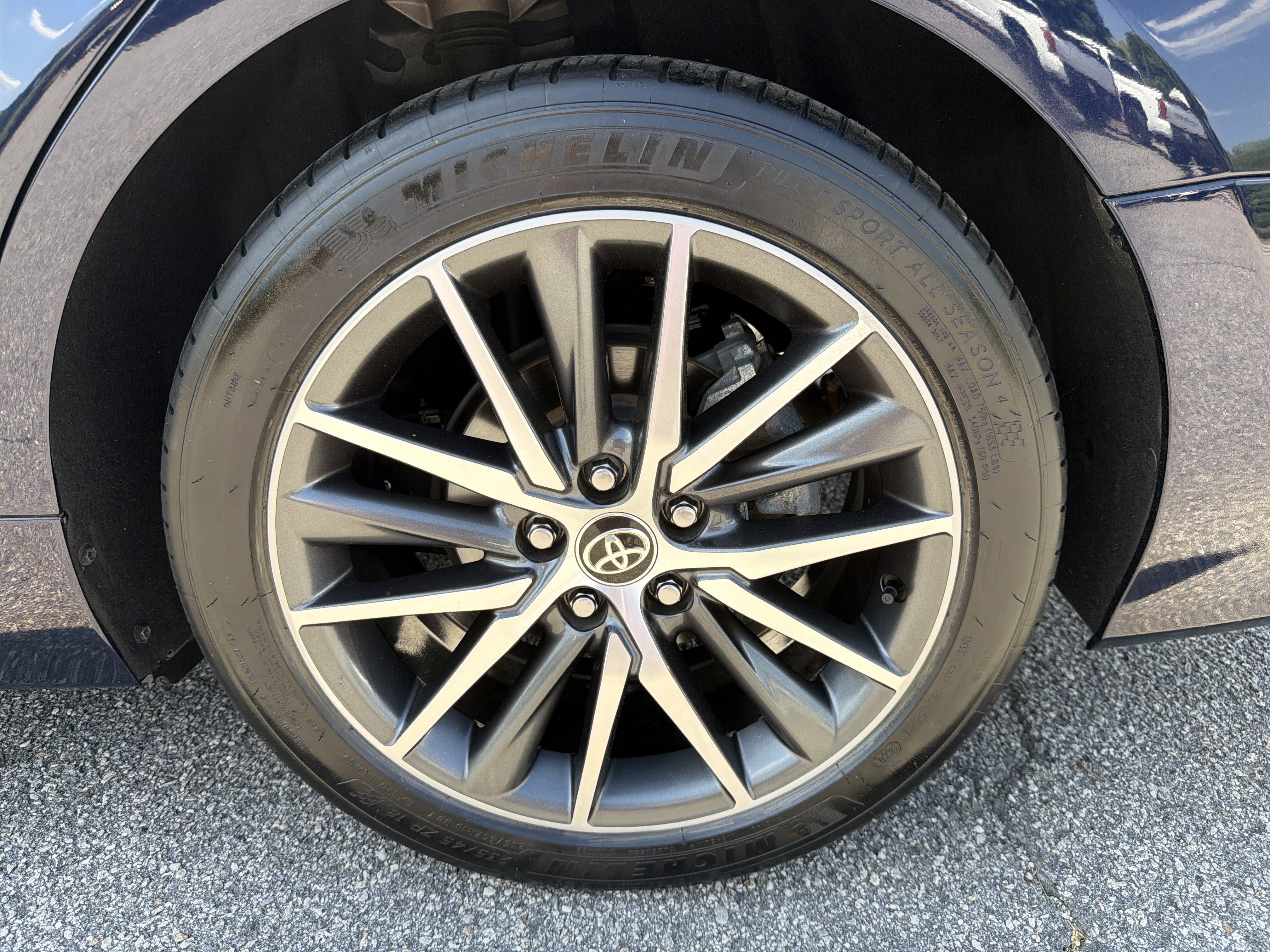 Certified 2021 Toyota Camry XLE image 30