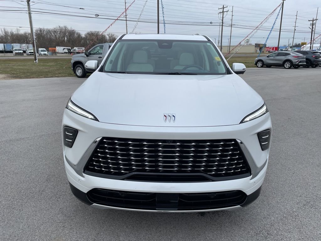 Used 2025 Buick Enclave Avenir w/ Super Cruise Package image 2