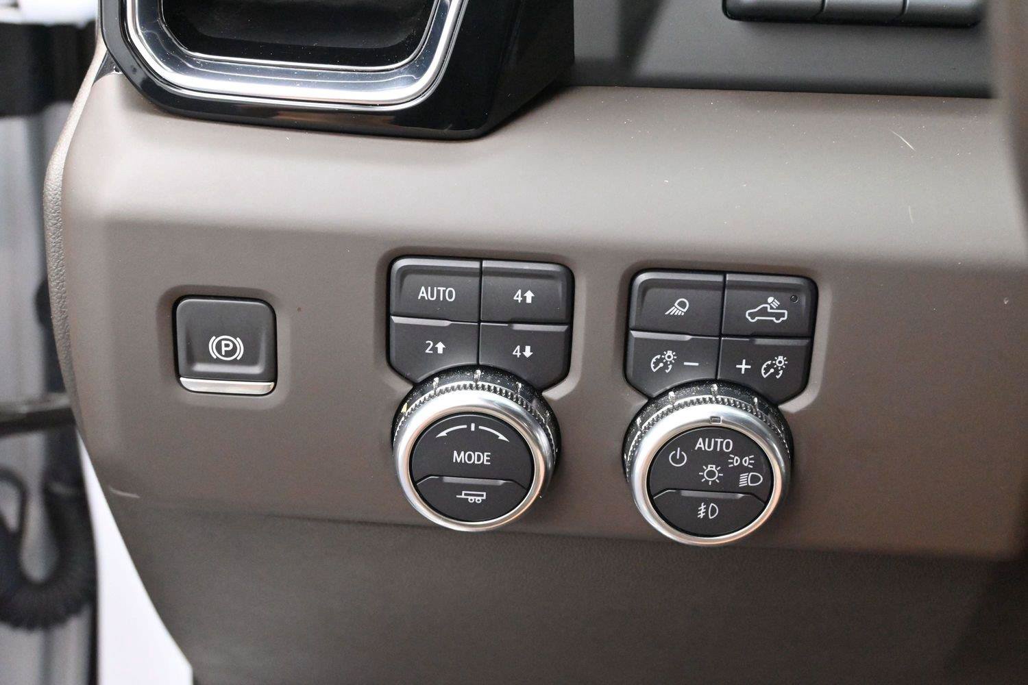 Used 2025 GMC Sierra 2500 Denali w/ Denali Reserve Package AWD/4WD image 27