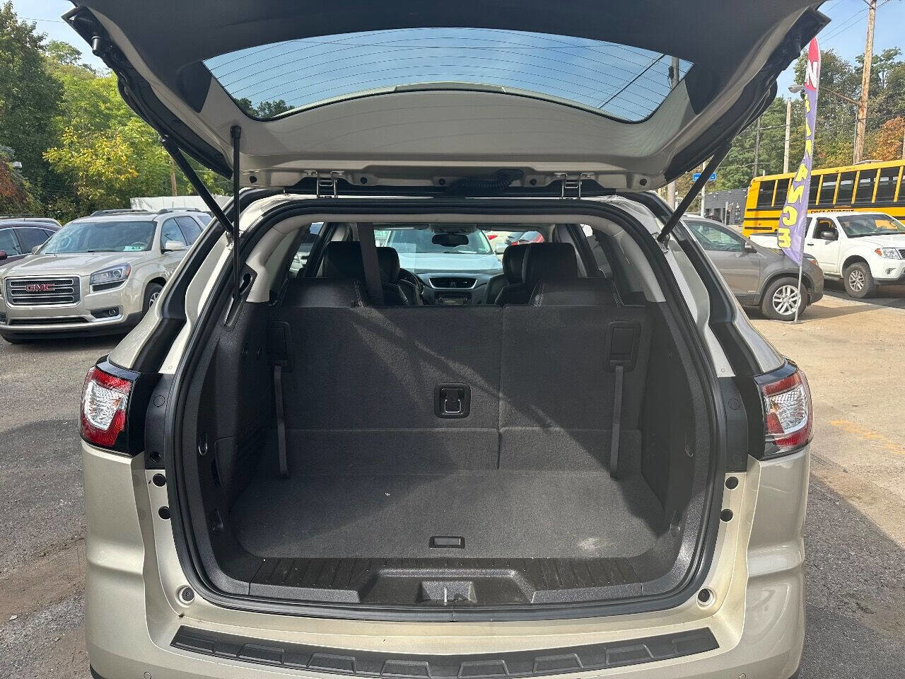 Used 2016 Chevrolet Traverse LT image 6