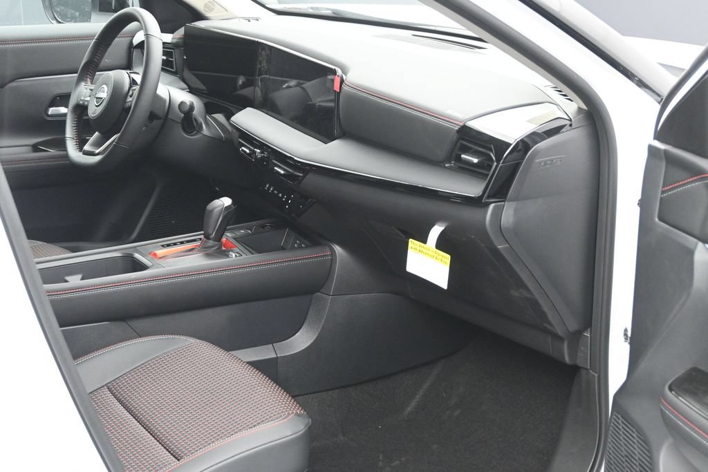 New 2026 Nissan Kicks SR AWD/4WD image 6