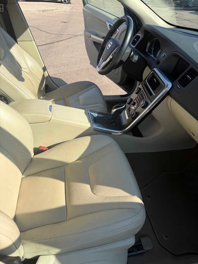 Used 2014 Volvo S60 T5 w/ Climate Package image 12