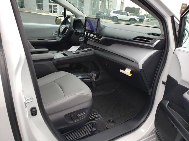 New 2026 Toyota Sienna XLE FWD image 17