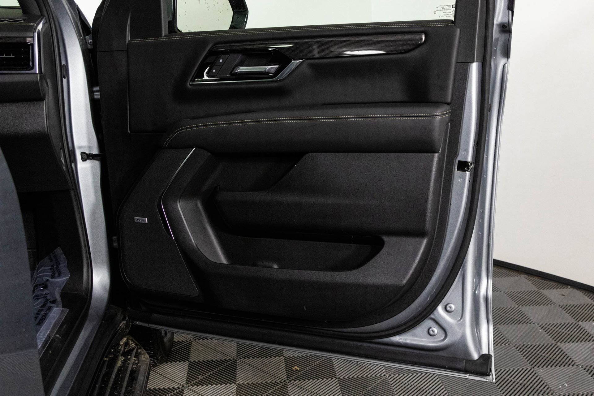 Used 2025 GMC Yukon Elevation image 41