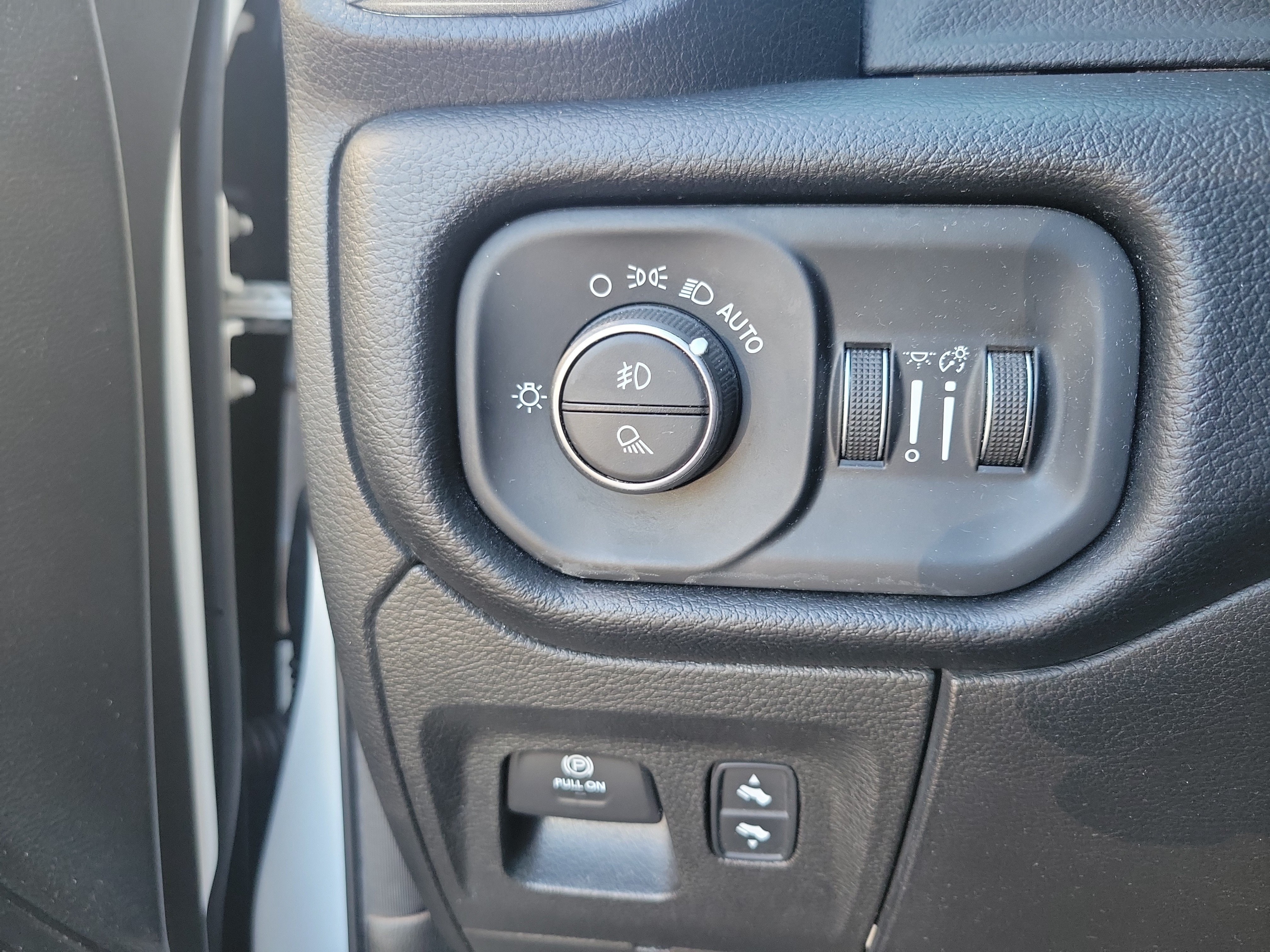 Used 2019 RAM 1500 Big Horn RWD image 30