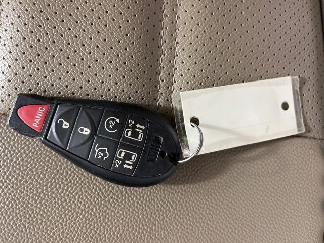 Used 2015 Chrysler Town & Country Touring-L w/ Driver Convenience Group image 21