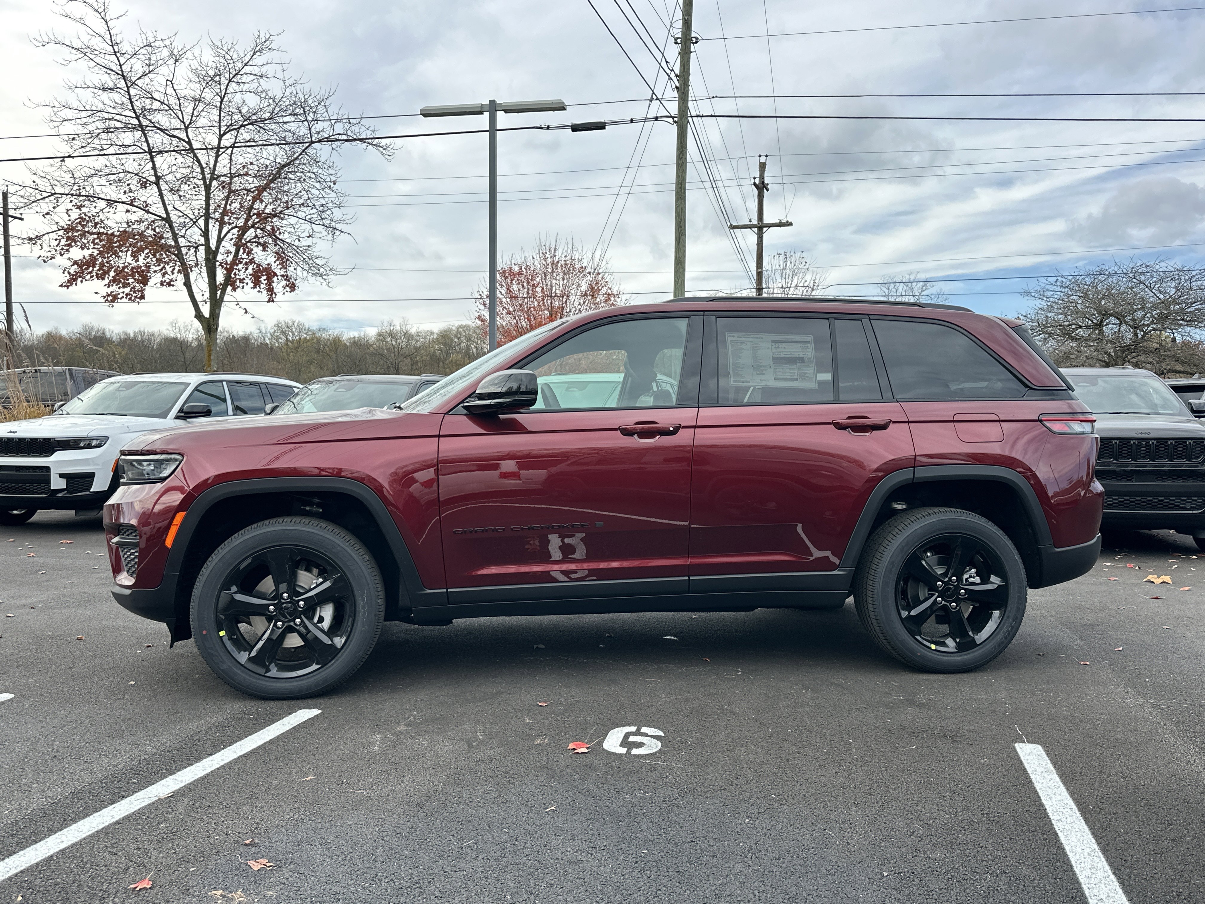 New 2025 Jeep Grand Cherokee Altitude image 24