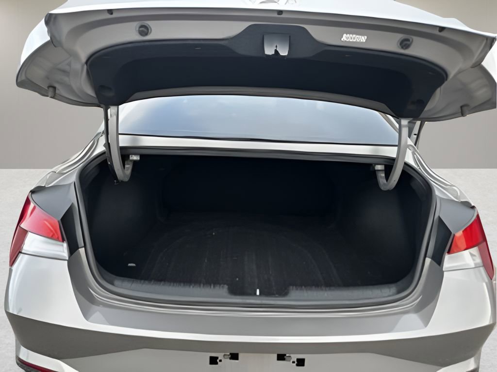 Used 2023 Hyundai Elantra SEL w/ Convenience Package image 20