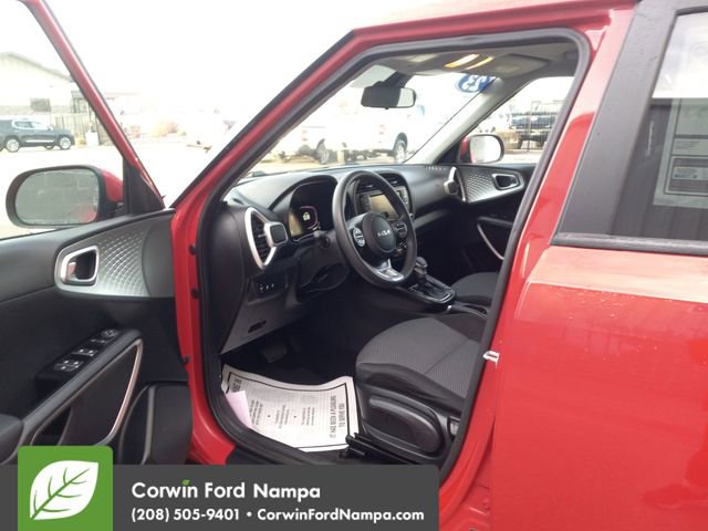 Used 2023 Kia Soul LX image 9