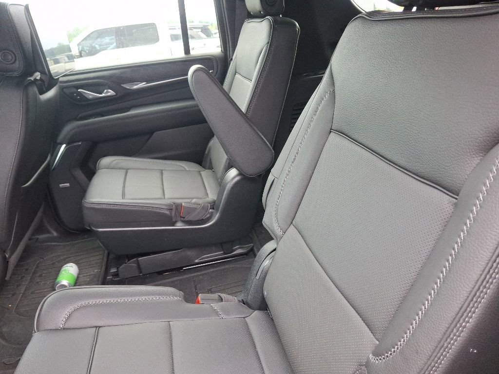 Used 2023 GMC Yukon XL Denali AWD/4WD image 11
