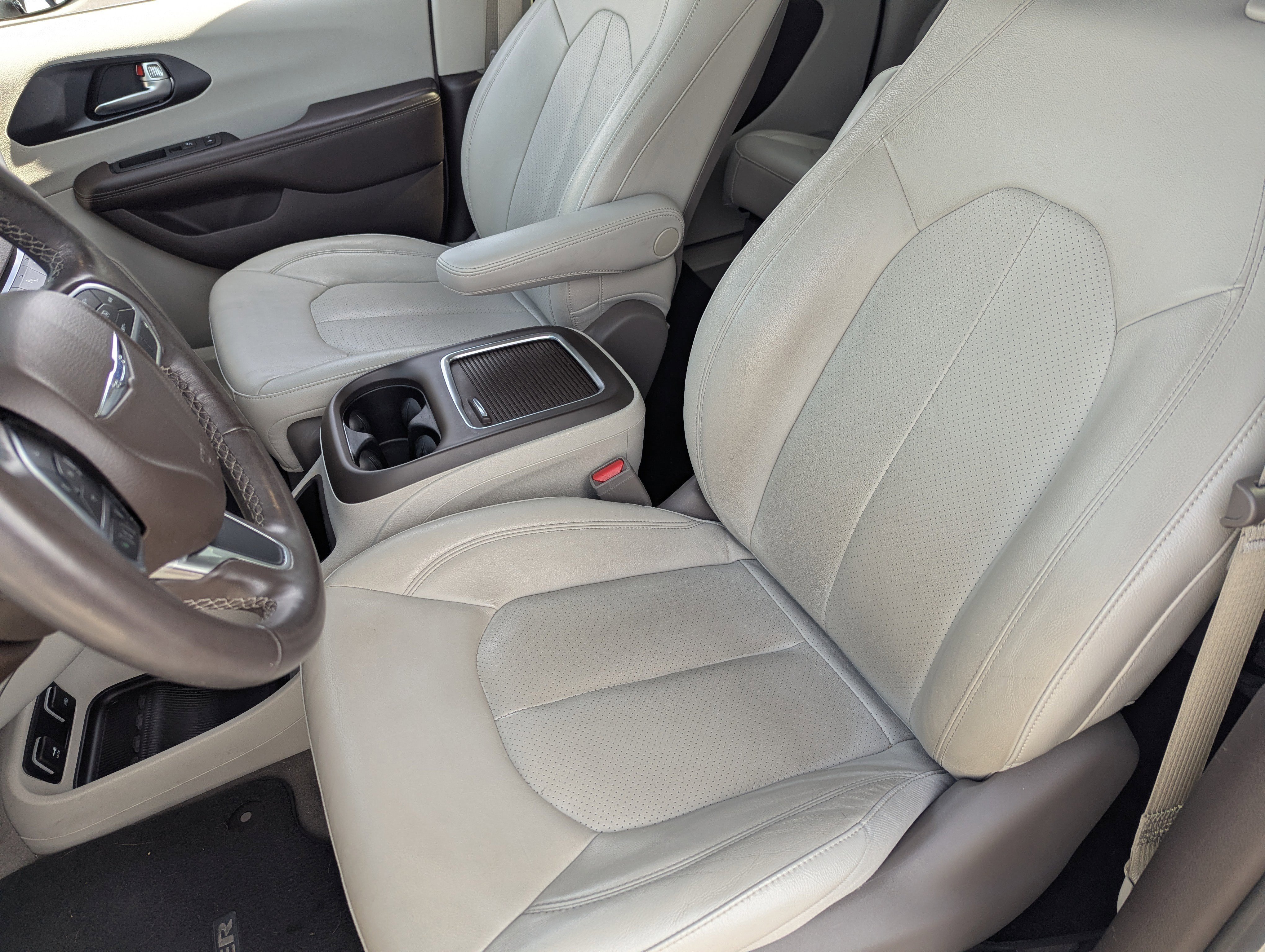 Used 2020 Chrysler Pacifica Touring-L Plus image 18