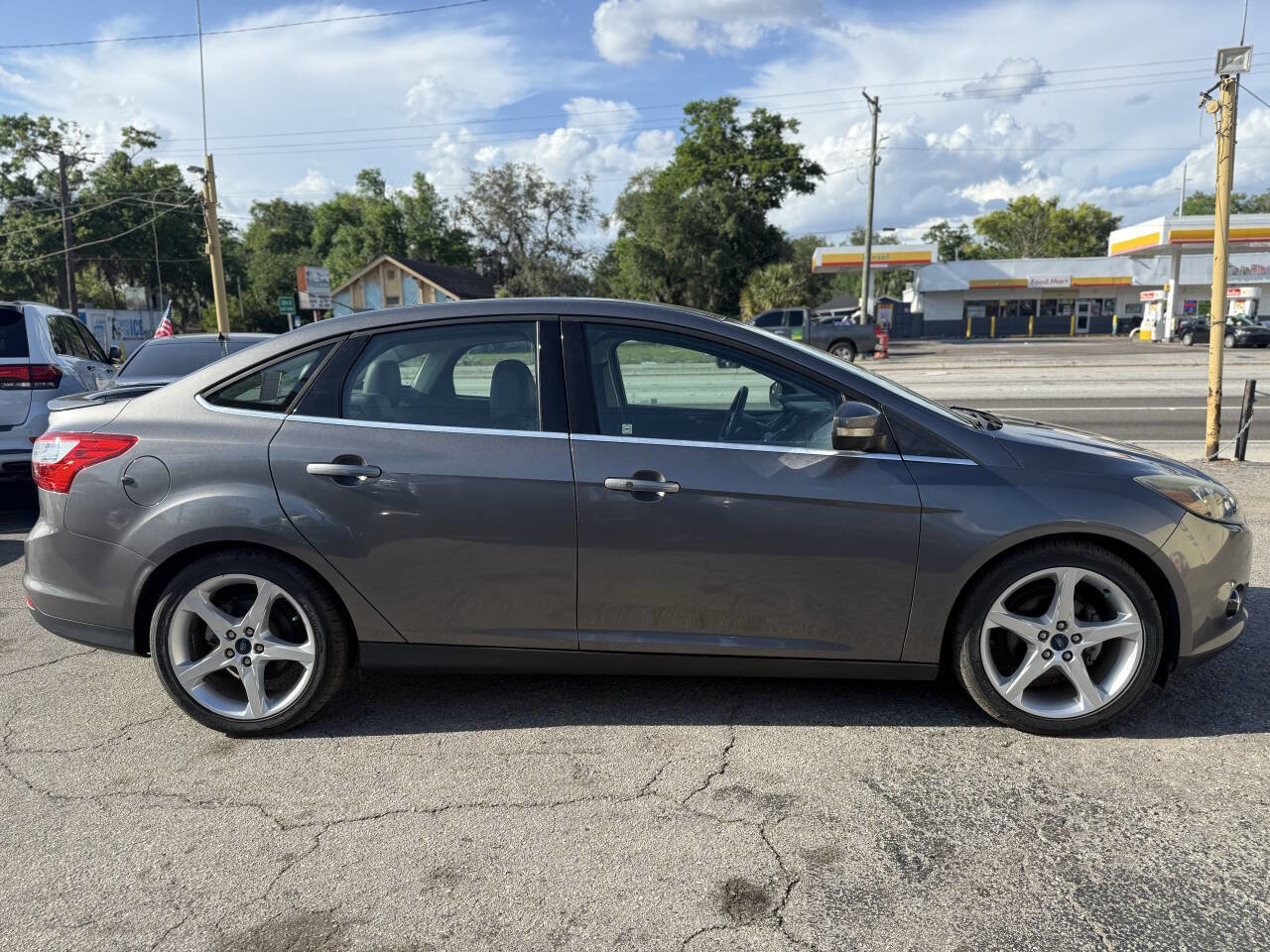 Used 2013 Ford Focus Titanium w/ Titanium Handling Pkg FWD image 8