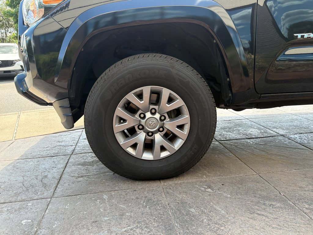 Used 2019 Toyota Tacoma SR5 RWD image 12