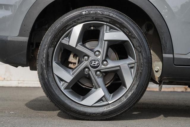 Used 2021 Hyundai Venue SEL w/ Premium Package image 14