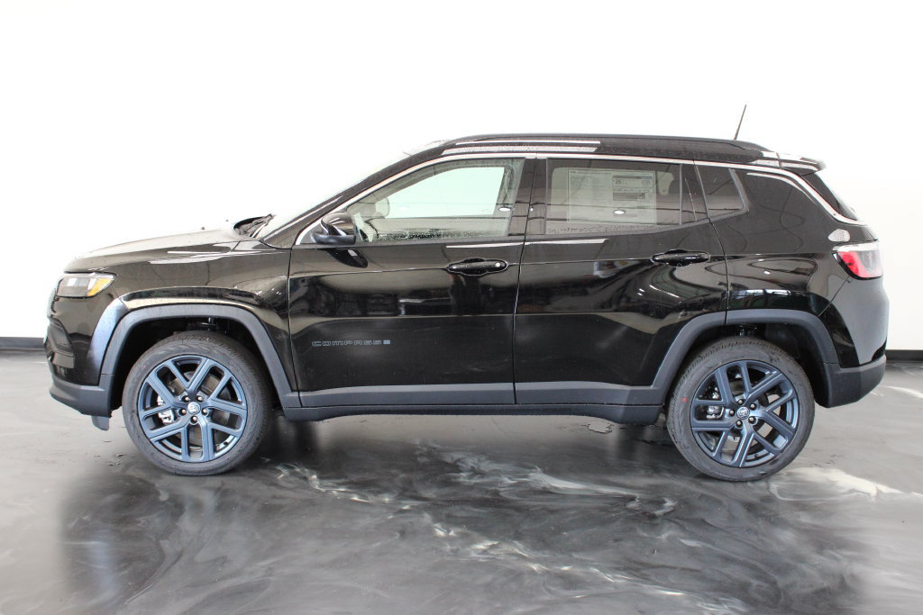 New 2026 Jeep Compass Latitude AWD/4WD image 22