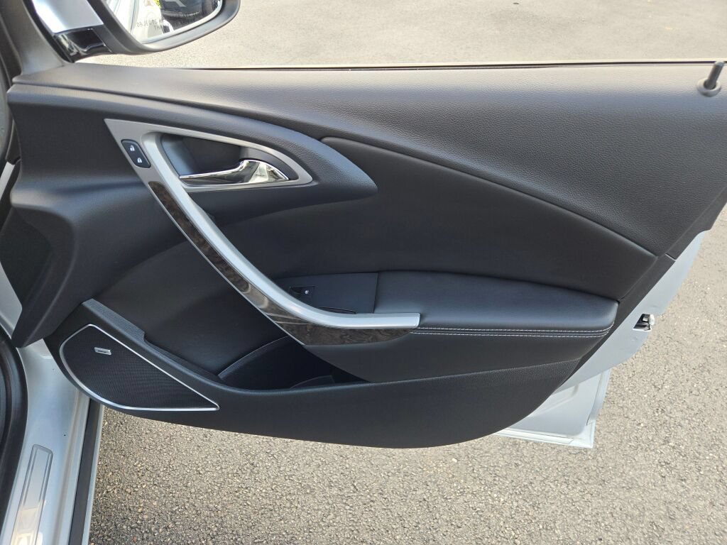 Used 2013 Buick Verano Leather FWD image 5